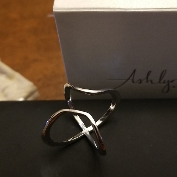 Ashlynn Avenue silver ring - Picture 5 of 8